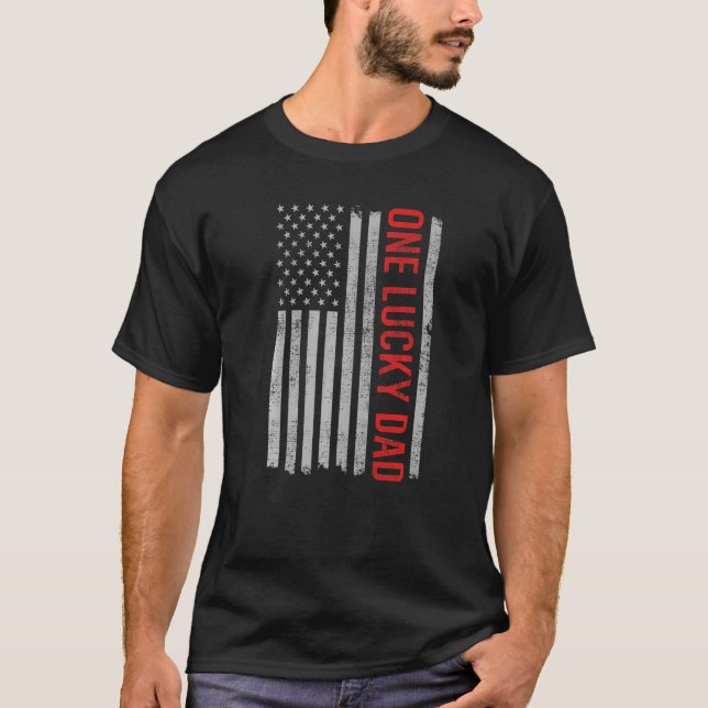 Camiseta One Lucky Dad, US Flag Funny Father's Day Dad From (Frente)