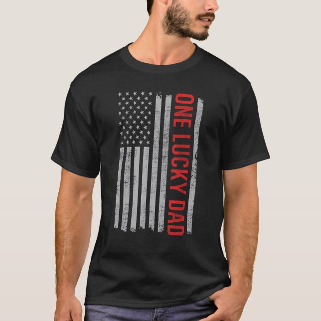 Camiseta One Lucky Dad, US Flag Funny Father's Day Dad From (Frente)