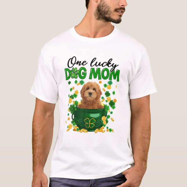 Camiseta One Lucky Dog Mom Funny Goldendoodle Mom St Patric (Frente)