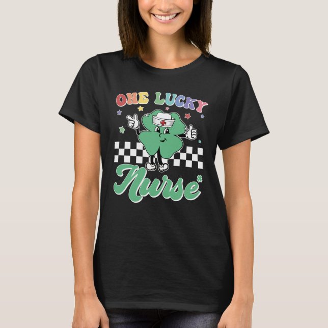 Camiseta One Lucky Nurse ICU RN Retro Groovy Patrick's Day  (Frente)