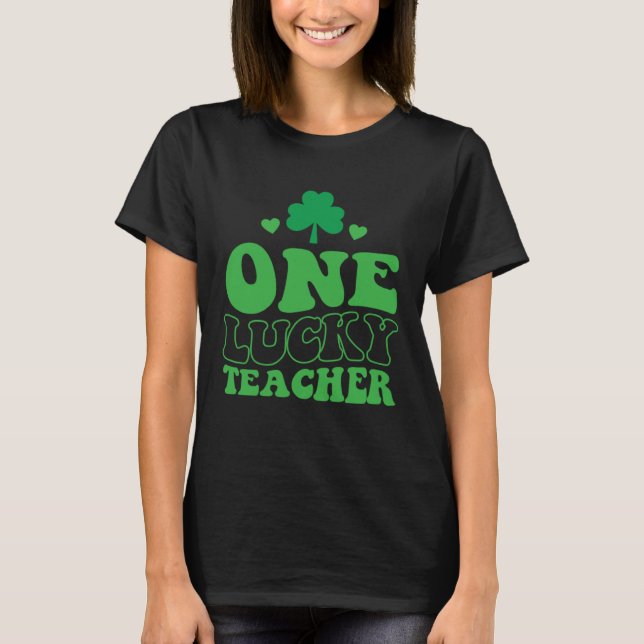 Camiseta One Lucky Teacher Groovy Retro St Patrick's Day Sh (Frente)