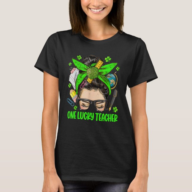 Camiseta One Lucky Teacher Messy Bun St Patricks Day Clover (Frente)