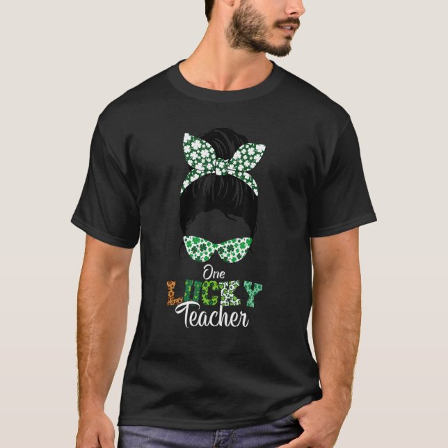Camiseta One Lucky Teacher St. Patrick's Day Messy Bun Leop (Frente)