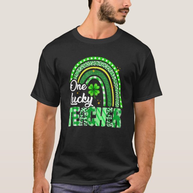 Camiseta One Lucky Teacher St Patrick's Day Rainbow Leopard (Frente)