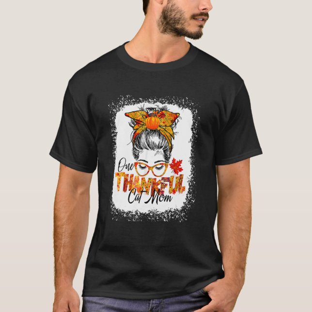 Camiseta One Thankful Cat Mom Thanksgiving Messy Bun Cute F (Frente)