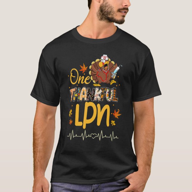 Camiseta One Thankful LPN Turkey Pilgrim Hat Thanksgiving (Frente)