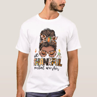Camiseta One Thankful Postal Worker Messy Bun Fall Funny Th