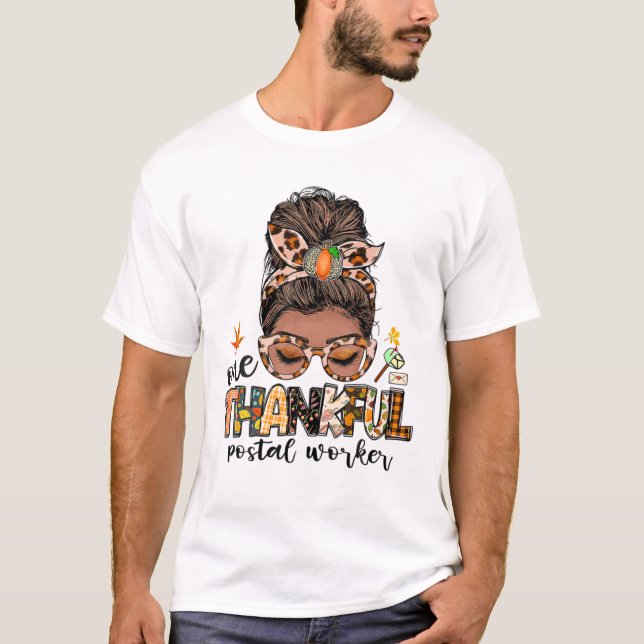 Camiseta One Thankful Postal Worker Messy Bun Fall Funny Th (Frente)