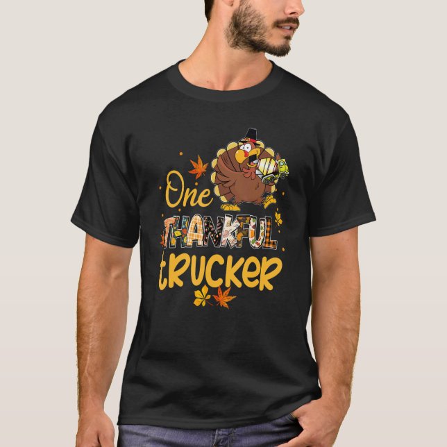 Camiseta One Thankful Trucker Turkey Pilgrim Hat Thanksgivi (Frente)