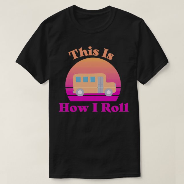 Camiseta Ônibus Escolar É Assim Que Eu Rolo Laranja E Roxo (Frente do Design)