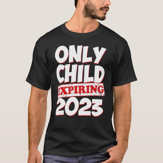 Camiseta Only Child Expiring 2023 Boys Girls Big Bro Sis (Frente)