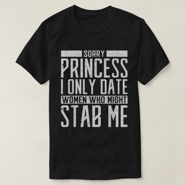 Camiseta Only Date Women Who Might Stab Me Shirt (Frente do Design)