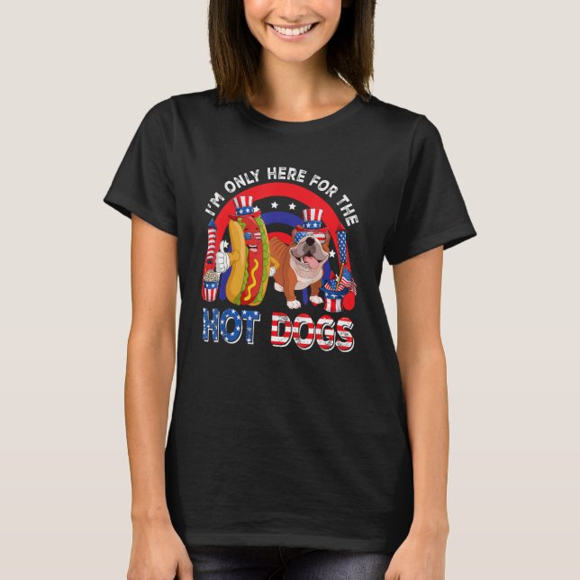 Camiseta Only Here For The Hot Dogs Cute English Bulldog Su (Frente)
