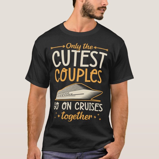 Camiseta Only The Cutest Couples Go On Cruises Together Mat (Frente)