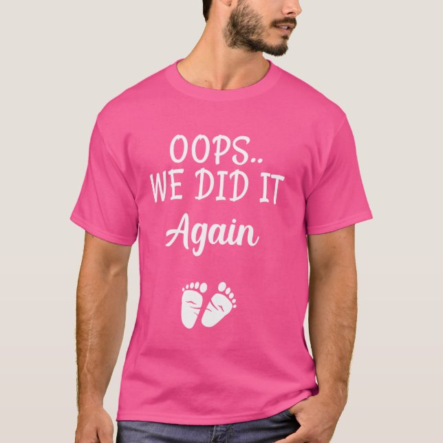 Camiseta Oops Fizemos De Novo Engraçado Anúncio De Gravidez (Frente)