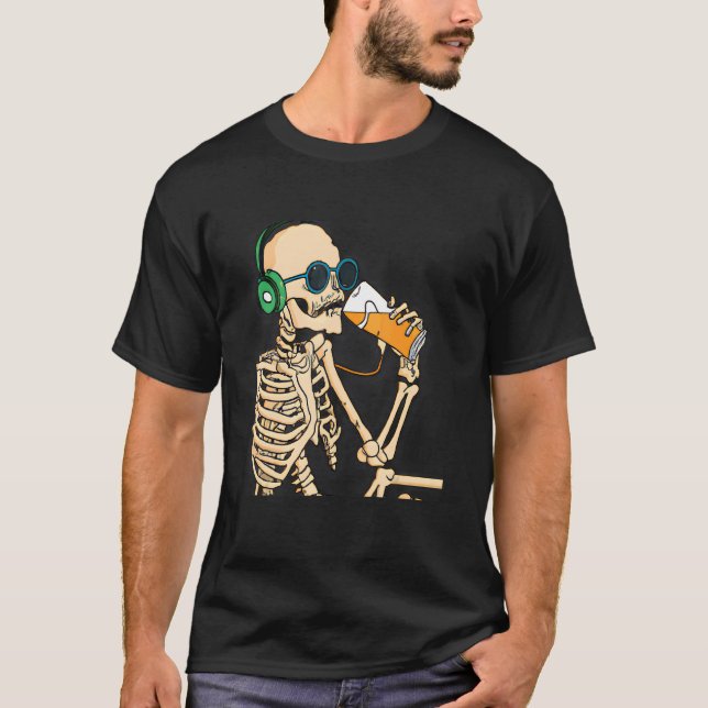 Camiseta Ópera De Bebendo E Fone De Ouvido E Um (Frente)