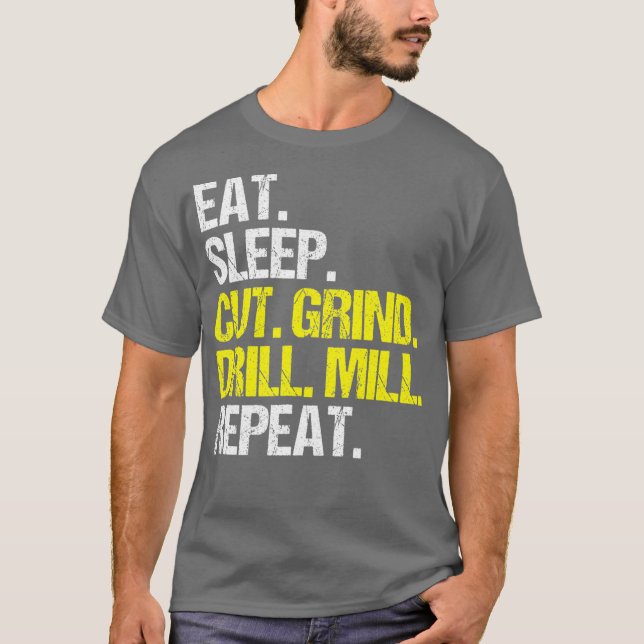 Camiseta Operador CNC Comer Comendo Comida Sleep Cortar Com (Frente)