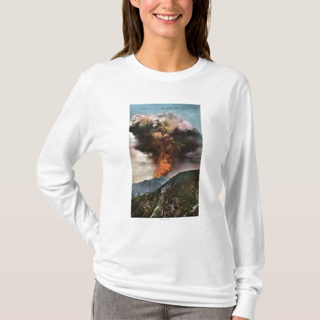 Camiseta Opinião do incêndio florestal nas montanhas (Frente)