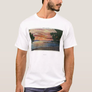 Camiseta Opinião do por do sol da linha costeira com cais