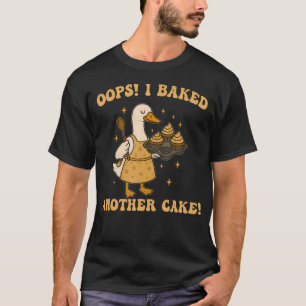Camiseta Ops, Eu Assei Outro Bolo, Design de Ganso Engraçad