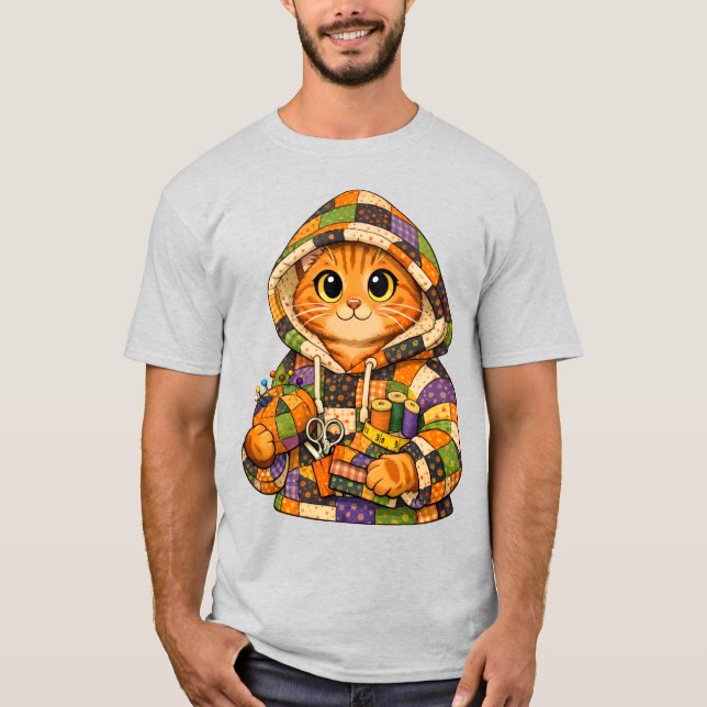 Camiseta Orange cat wearing upcycled quilt hoodie T-Shirt (Frente)