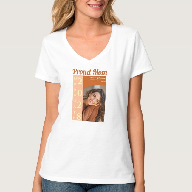 Camiseta Orange Modern Photo Proud Mom Graduation (Frente)