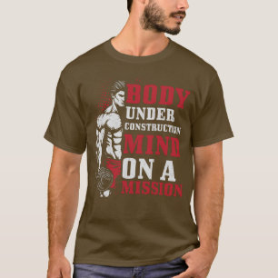 CAMISETA ORGANISMO SOB MESA DE CONSTRUÇÃO NUMA MISSÃO