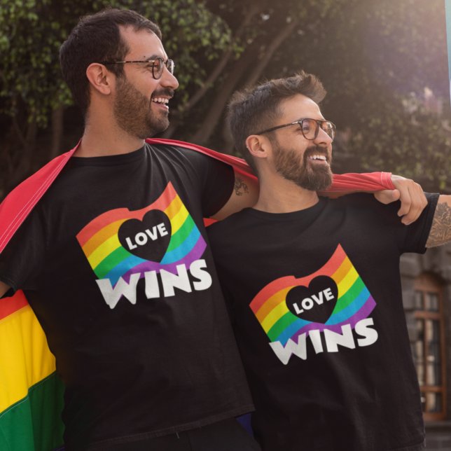 Camiseta Orgulho Amor ganha Coração LGBT no Arco-Íris (Criador carregado)