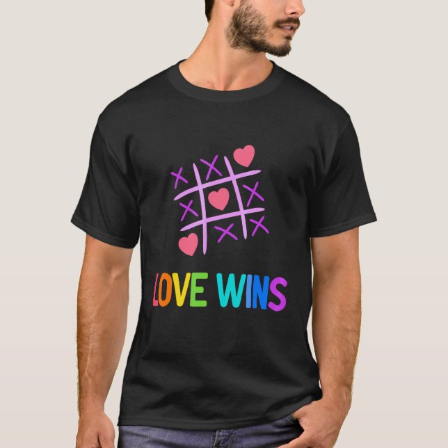 Camiseta Orgulho Arco-Íris Amor Ganha Tic Tac Toe Lgbt Prim (Frente)