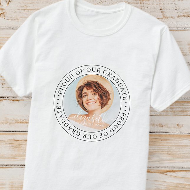 Camiseta Orgulho da nossa Foto de Graduação Moderna do Form (Criador carregado)