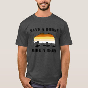Camiseta Orgulho de gay Urso Salva Carro De Cavalo Um Urso 