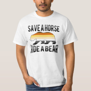 Camiseta Orgulho de gay Urso Salva Carro De Cavalo Um Urso