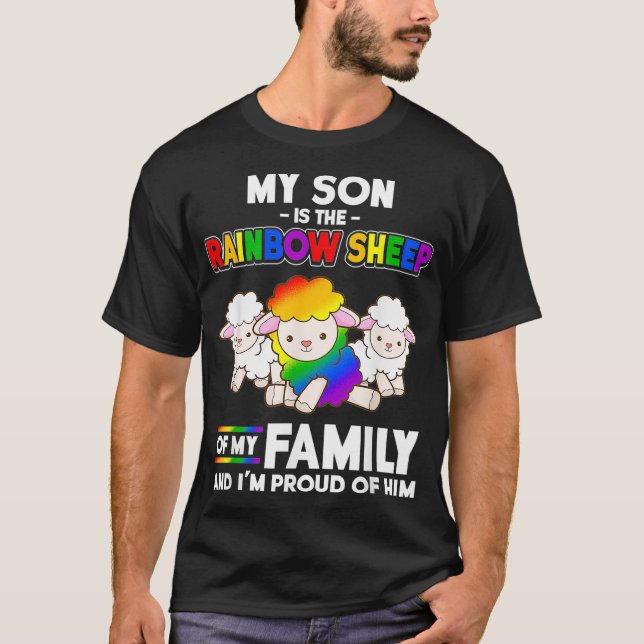 Camiseta Orgulho gay Filho Mãe Pai LGBTQ Mês Meu Filho É Ra (Frente)