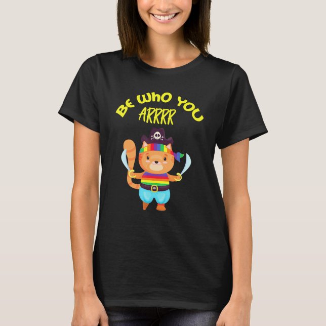 Camiseta Orgulho gay Lgbtq Cat Be Who You Arrrrrr Pirate Pe (Frente)