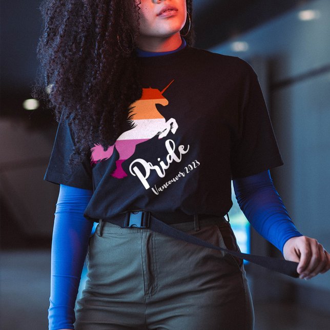 Camiseta Orgulho Lésbica: Unicórnio, Personalizar Ano e Cid (Criador carregado)