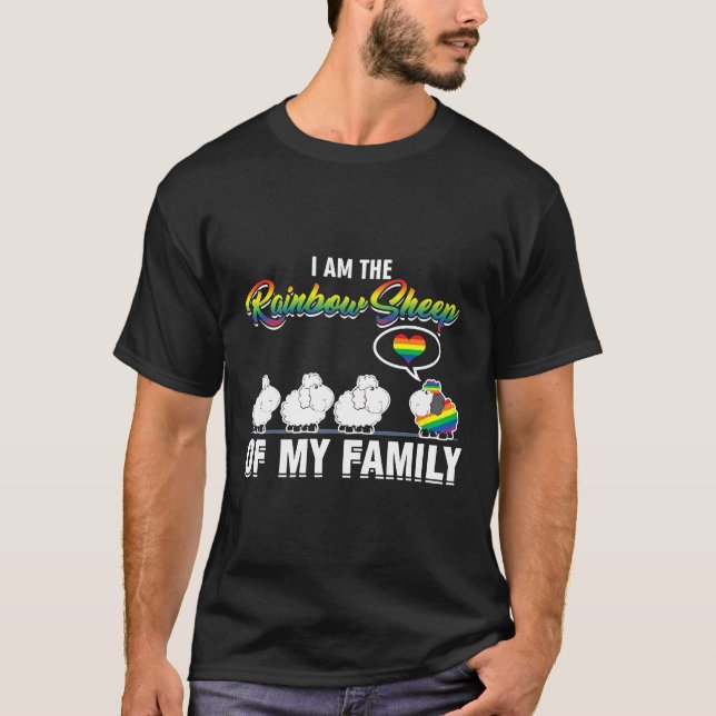 Camiseta Orgulho LGBT Sou A Ovelha Arco-Íris Da Minha Famíl (Frente)