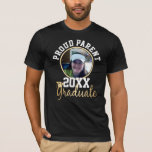 Camiseta Orgulhosa Classe Pai de Foto<br><div class="desc">Camisa orgulhosa de formatura de fotos. Classe simples de design de camisa de qualquer ano com texto personalizado. Formando ilustração do boné. Elementos em folha de ouro falsos</div>