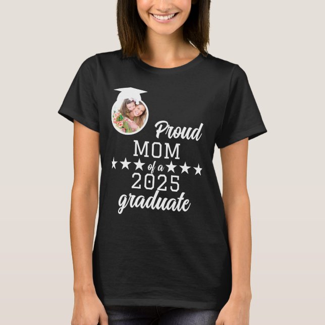 Camiseta Orgulhosa Mãe de um Formando de Graduação da Famíl (Frente)