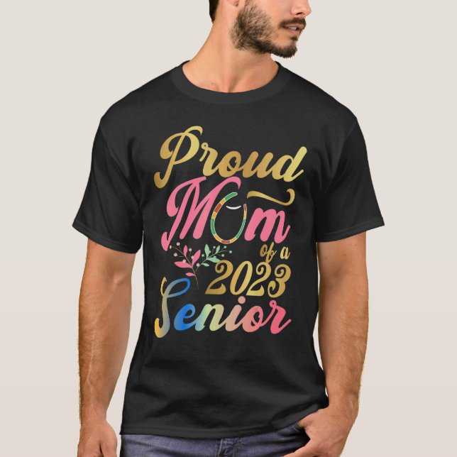 Camiseta Orgulhosa Mãe de uma graduação de Mais velho 2023 (Frente)