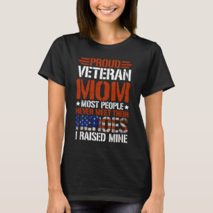 Camiseta Orgulhosa Mãe de Veterano Eu Criei Meu Herói Prese