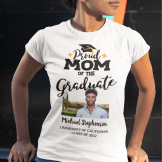 Camiseta Orgulhosa Mãe do formando com o nome T-Shirt