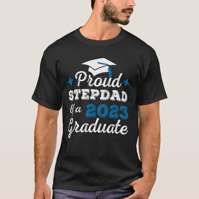 Camiseta Orgulhosa Stepdad de uma Classe de Formando 2023 - (Frente)