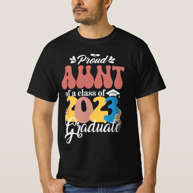 Camiseta Orgulhosa TIA de uma classe de Formando 2023 Retro (Frente)