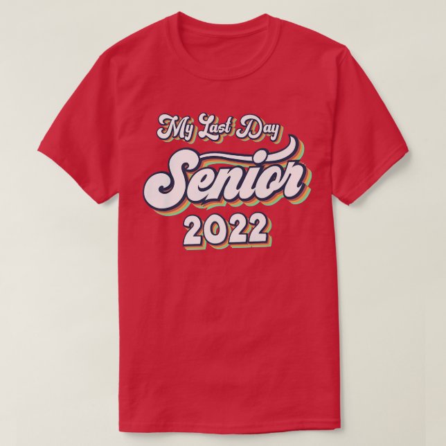 Camiseta Orgulhoso Graduou 2022 Meu Último Dia De Mais velh (Frente do Design)