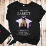 Camiseta Orgulhoso Pai do Formando com uma Foto e Nome<br><div class="desc">Celebre a grande conquista do seu formando com esta camisa de graduação personalizada para pais orgulhosos! Projetada para mostrar seu orgulho em estilo, esta camisa apresenta uma foto personalizada, o nome do formando e a escola. É a roupa perfeita para as cerimônias de graduação, festas e operações fotográficas. Seja você...</div>