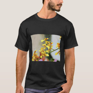 Camiseta Orquídeas Amarelas Vibrantes Em Um Estilo De Arte