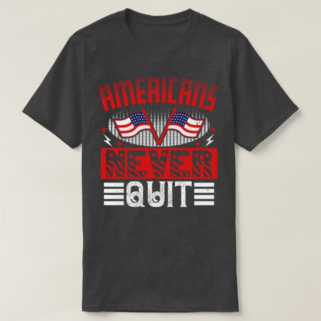 Camiseta Os Americanos do Dia Patriótico Nunca Saem (Frente do Design)