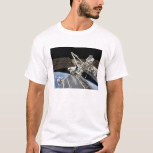 Camiseta Os astronautas executam uma série de tarefas