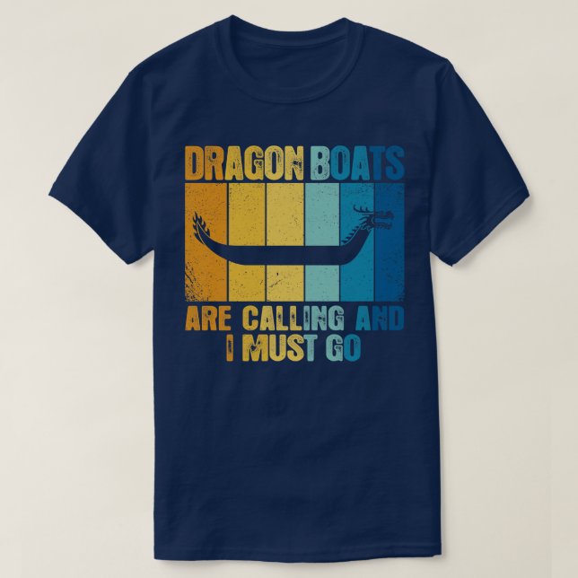 Camiseta Os Barcos Dragões Estão Ligando E Eu Tenho Que Fic (Frente do Design)