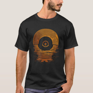 Camiseta Os Beatles Sgt Peppers Solitário Corações Tanques
